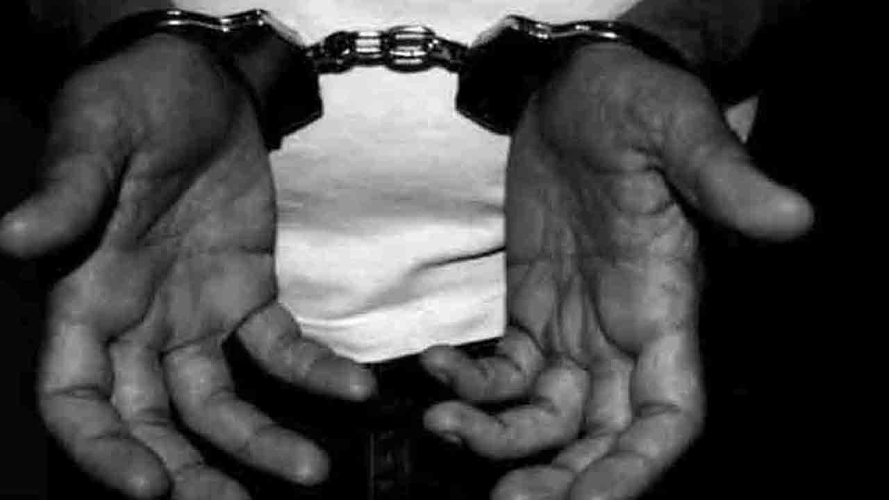 పాత‌బ‌స్తీలో ముగ్గురు దొంగ‌లు అరెస్ట్.. 53 బైక్‌లు సీజ్