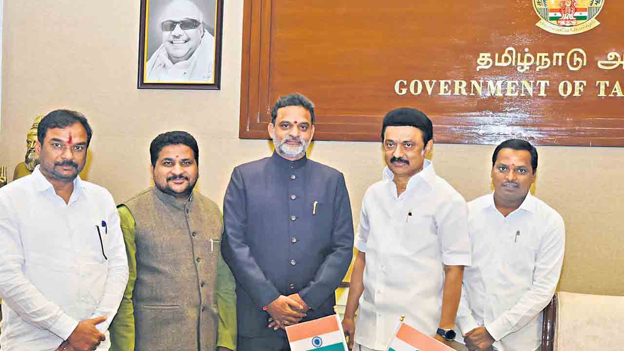 తమిళనాడు సీఎంతో రాష్ట్ర బీసీ కమిషన్‌ భేటీ