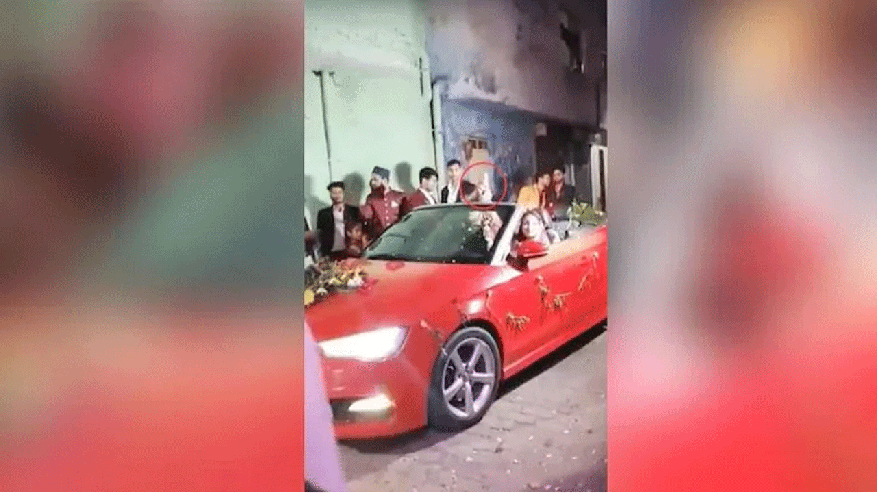 పెండ్లి వేడుక‌లో సెల‌బ్రేట‌రీ ఫైరింగ్ : కొత్త జంట‌పై కేసు న‌మోదు!