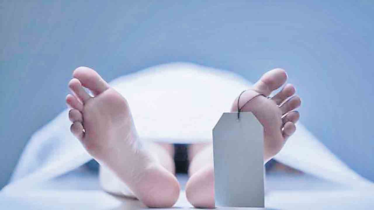 భార్య శవంతో 21 ఏండ్లు ఇంటిలోనే