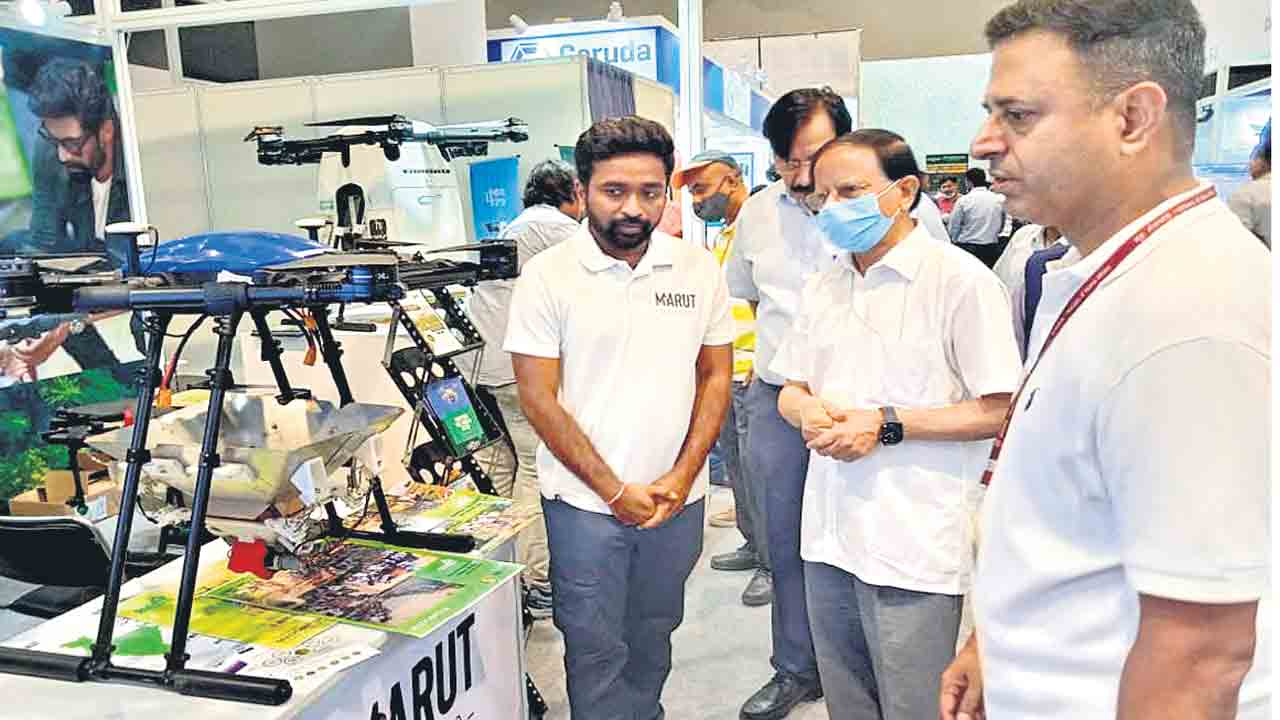 ఫొటోగ్రఫీ నుంచి పోలీస్‌ శాఖ వరకు..