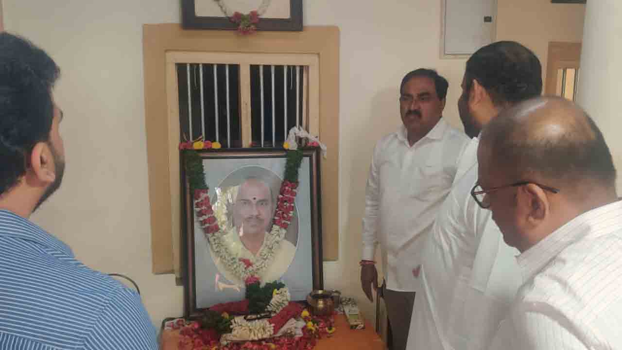 మాజీ మంత్రి బొజ్జలకు నివాళులు అర్పించిన మంత్రి ఎర్రబెల్లి