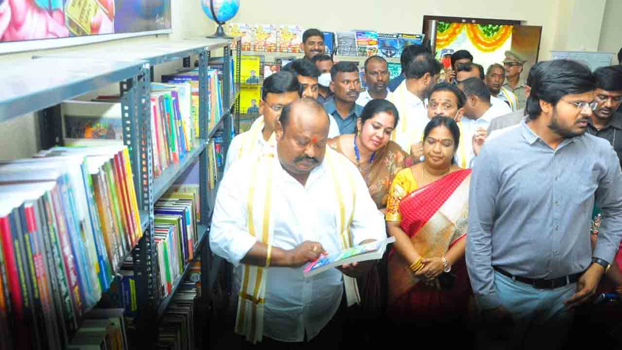 ఖమ్మంలో బీసీ స్టడీ సర్కిల్‌ను ప్రారంభించిన మంత్రులు గంగుల, పువ్వాడ