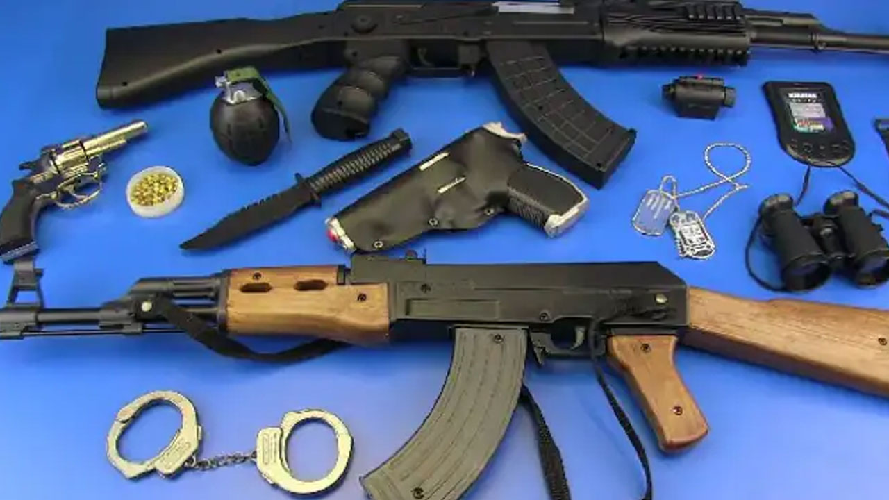 బాబోయ్‌.. కొంప‌లు ముంచేస్తున్నాయి.. బొమ్మ తుపాకుల‌పై పాక్‌లో తీవ్ర అల‌జ‌డి…