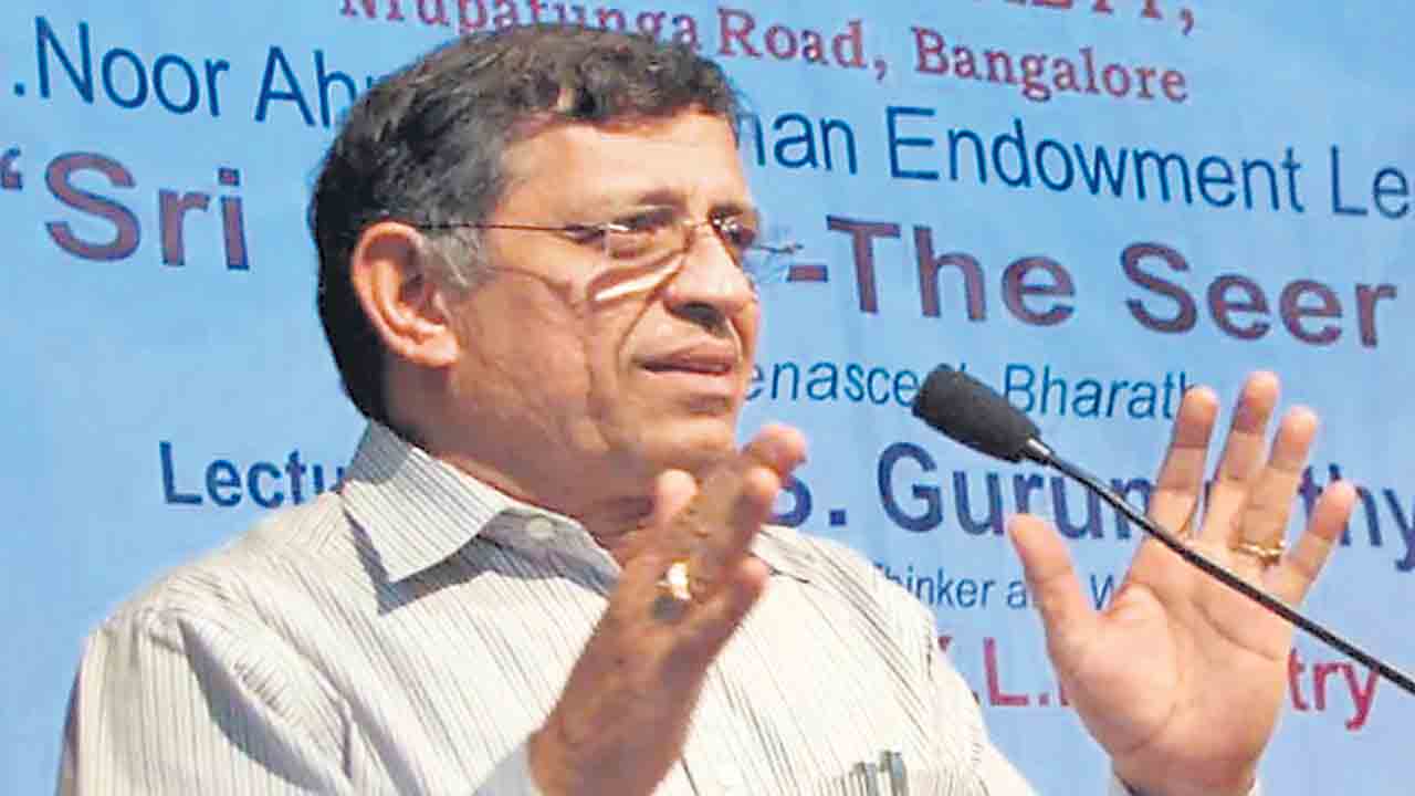 ప్రభుత్వ బ్యాంకు ఉద్యోగులు మురికి వ్యక్తులు