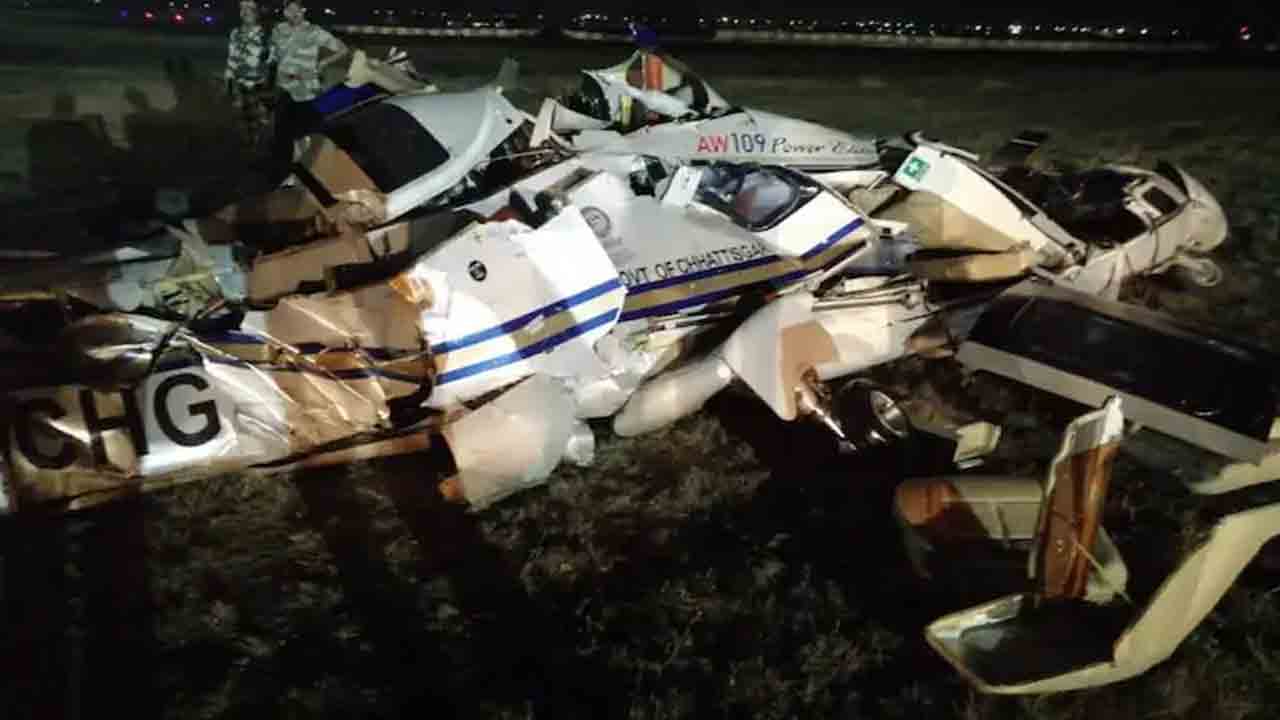 ఛత్తీస్‌గఢ్‌లో కూలిన ప్రభుత్వ హెలికాప్టర్‌.. ఇద్దరు మృతి