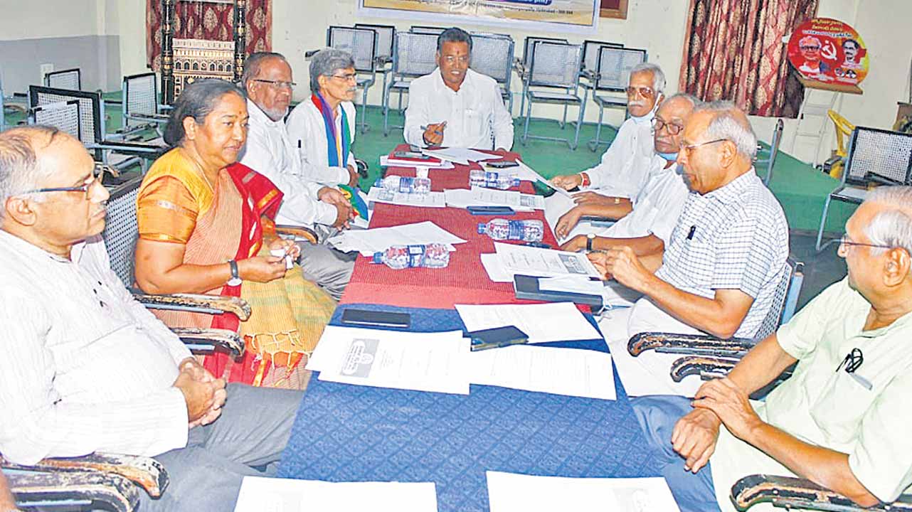 సహకార బ్యాంకులను కాపాడుకుందాం..