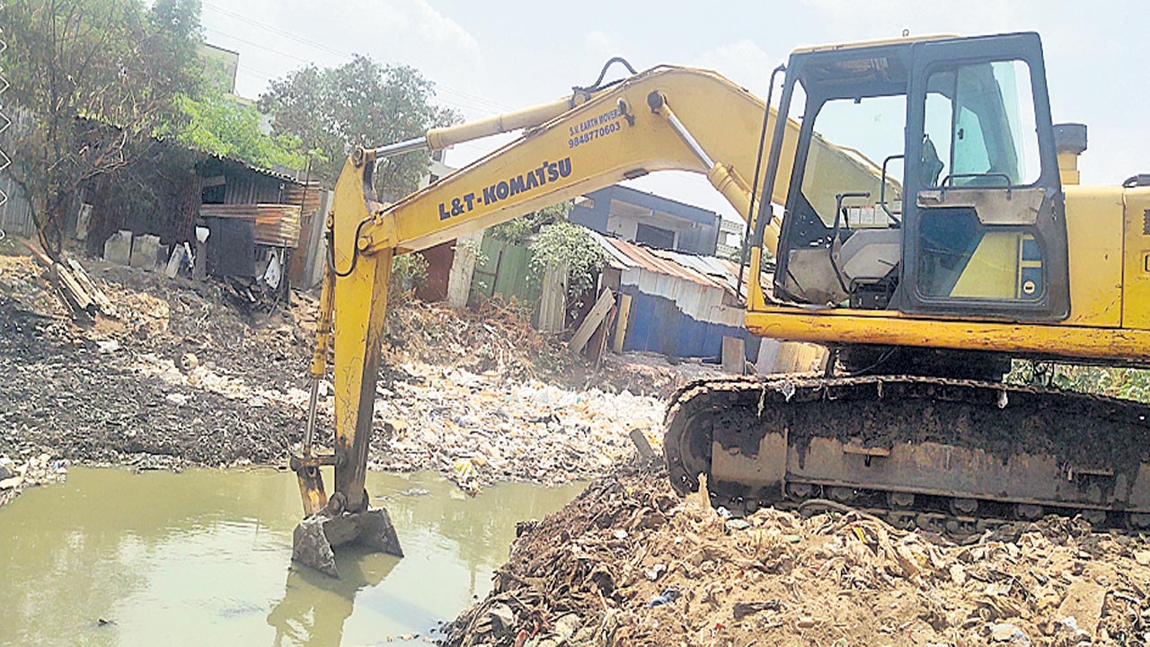 ముంపు సమస్య రాకుండా.. పూడికతీత