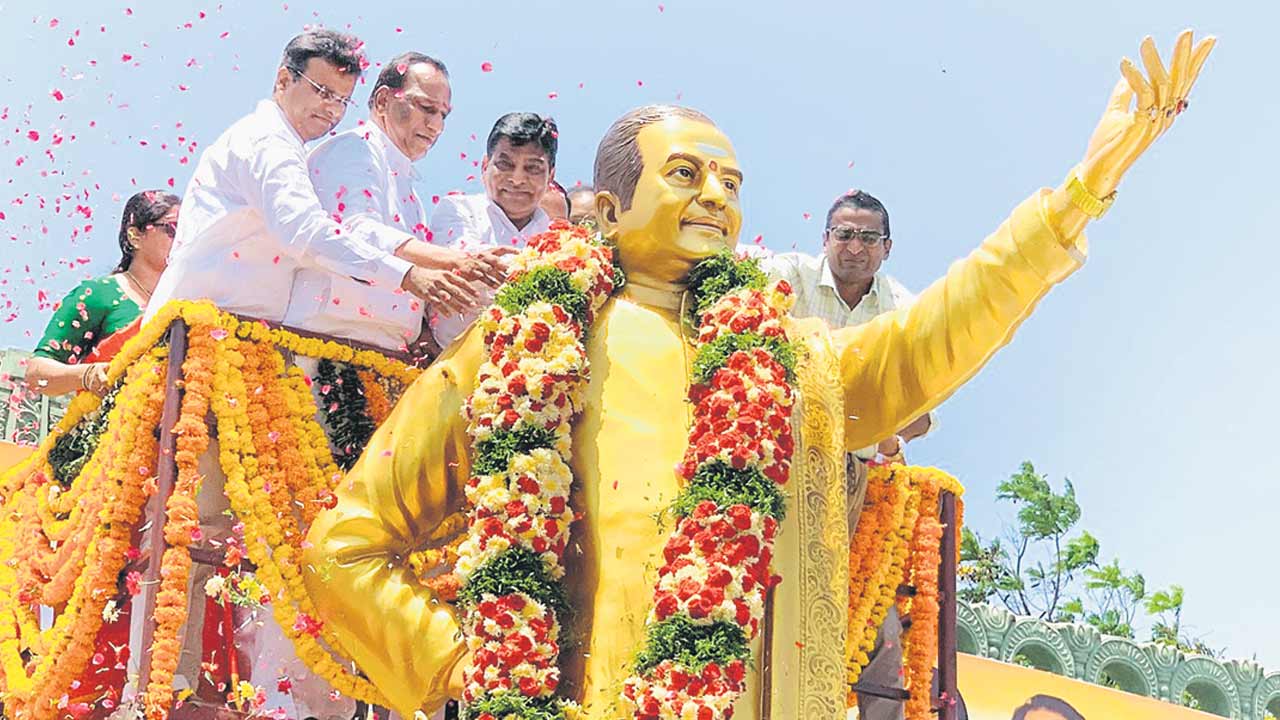 తెలుగోడి ఆత్మ గౌరవం.. ఎన్టీఆర్‌