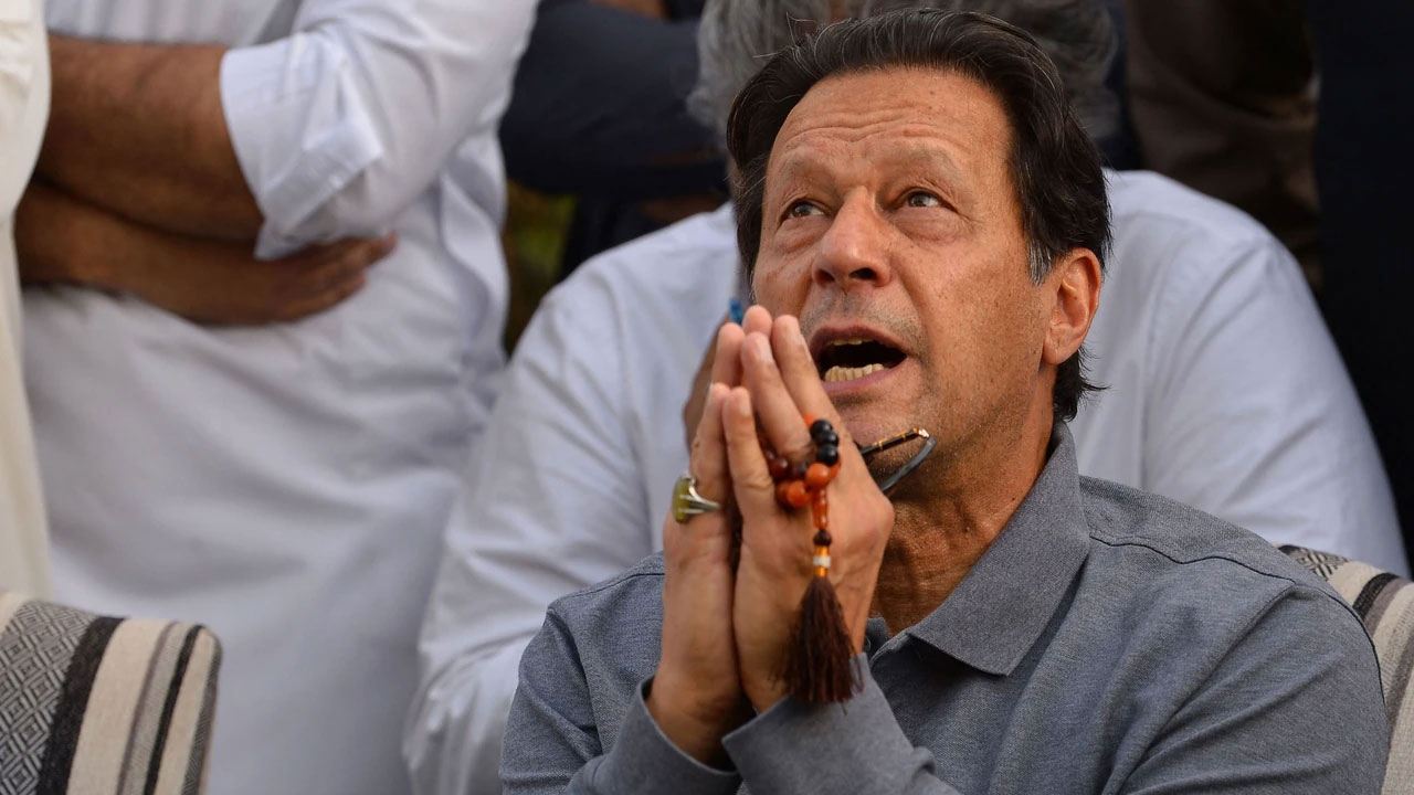 ఇమ్రాన్ ఖాన్‌తో స‌హా మ‌రో 150 మందిపై కేసులు న‌మోదు