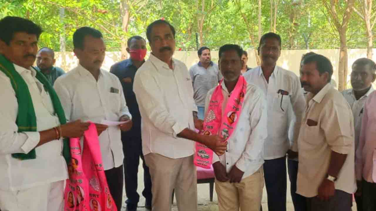 కాంగ్రెస్‌, బీజేపీ నుంచి టీఆర్‌ఎస్‌లో చేరికలు