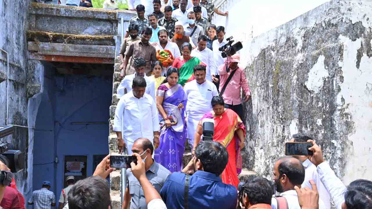 MLC Kavitha | ఖిల్లా రామాలయాన్ని సందర్శించిన ఎమ్మెల్సీ కవిత