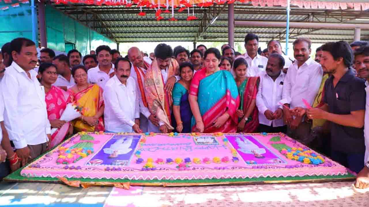 ఘనంగా ఎమ్మెల్యే శంకర్ నాయక్ జన్మదిన వేడుకలు