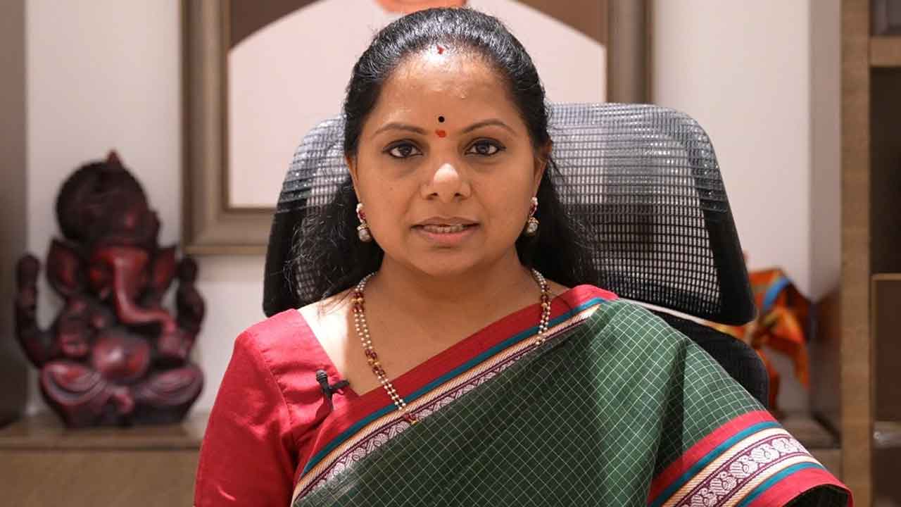 కార్మికుల హక్కులు హరించే నల్ల చట్టాలు వెనక్కి తీసుకునేదాకా పోరాటం: ఎమ్మెల్సీ కవిత