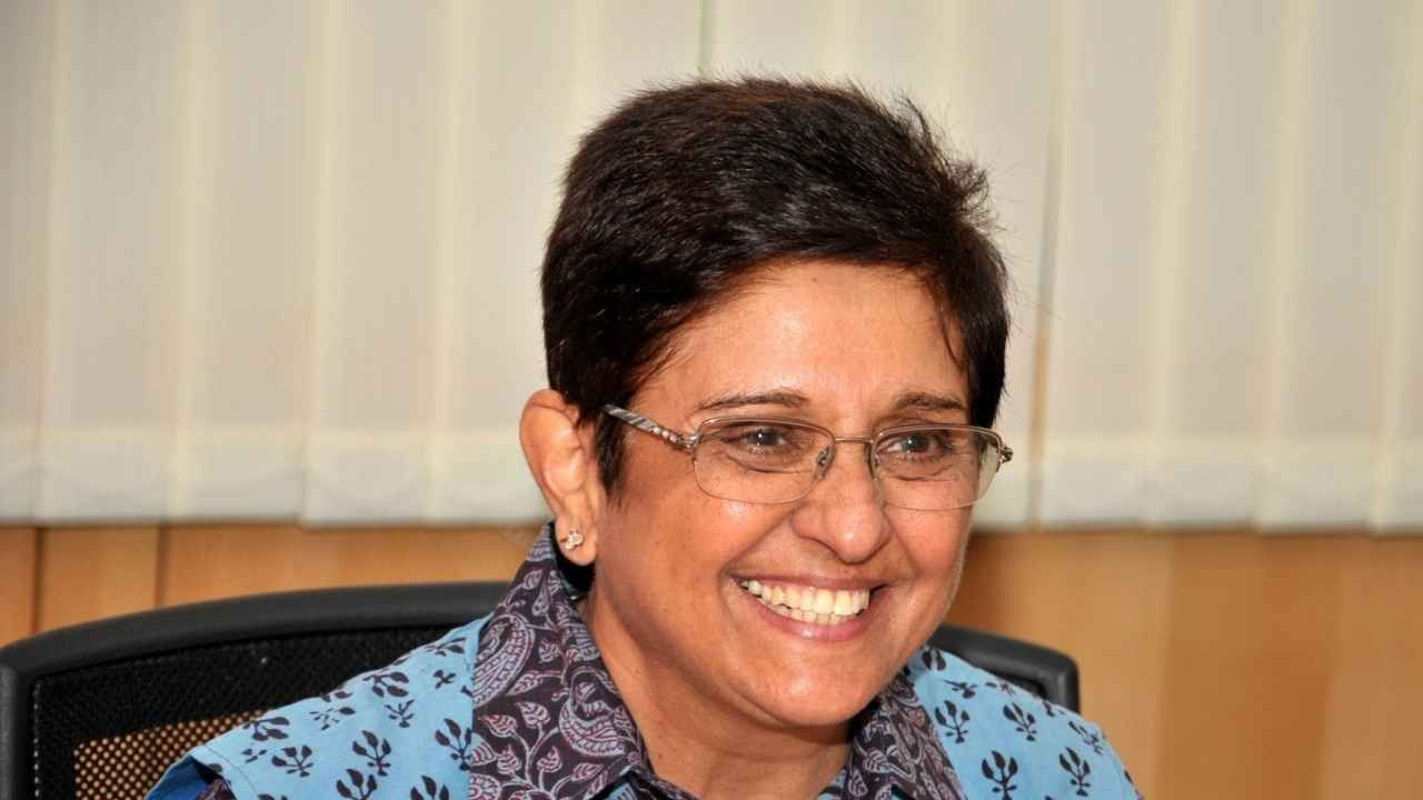 పొర‌పాటున ఓ వీడియోను షేర్ చేసిన కిర‌ణ్ బేడీ.. సోష‌ల్ మీడియాలో న‌వ్వుల పాలు