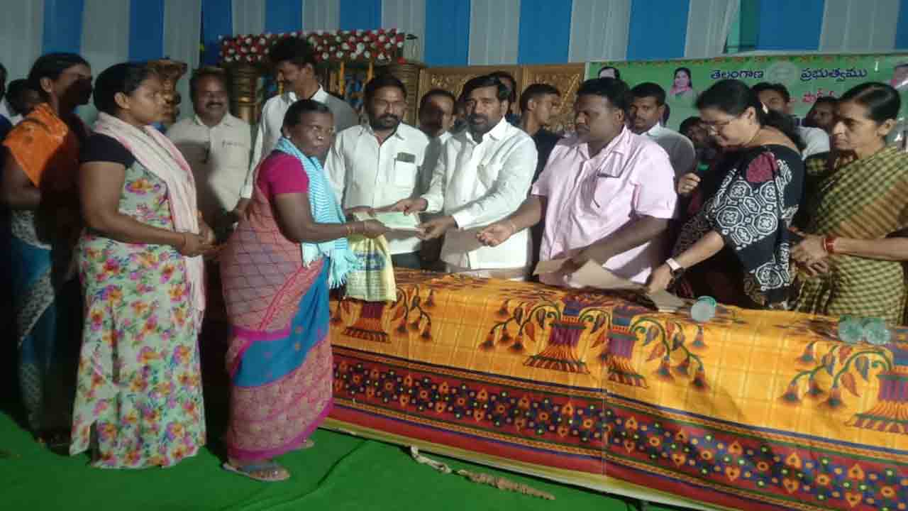 పేదోళ్ల పెండ్లికి ప్రభుత్వ తాంబూలం