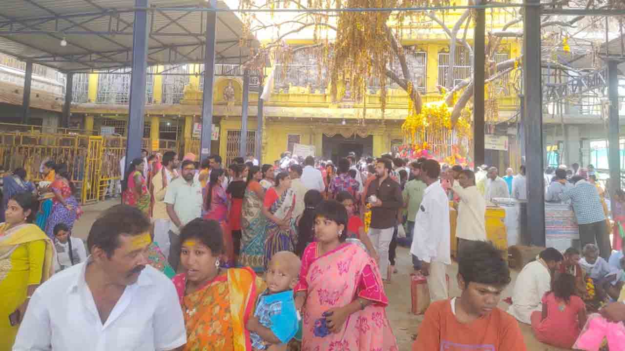 Mallanna temple |‘కొమురవెల్లి’లో భక్తుల కోలాహలం