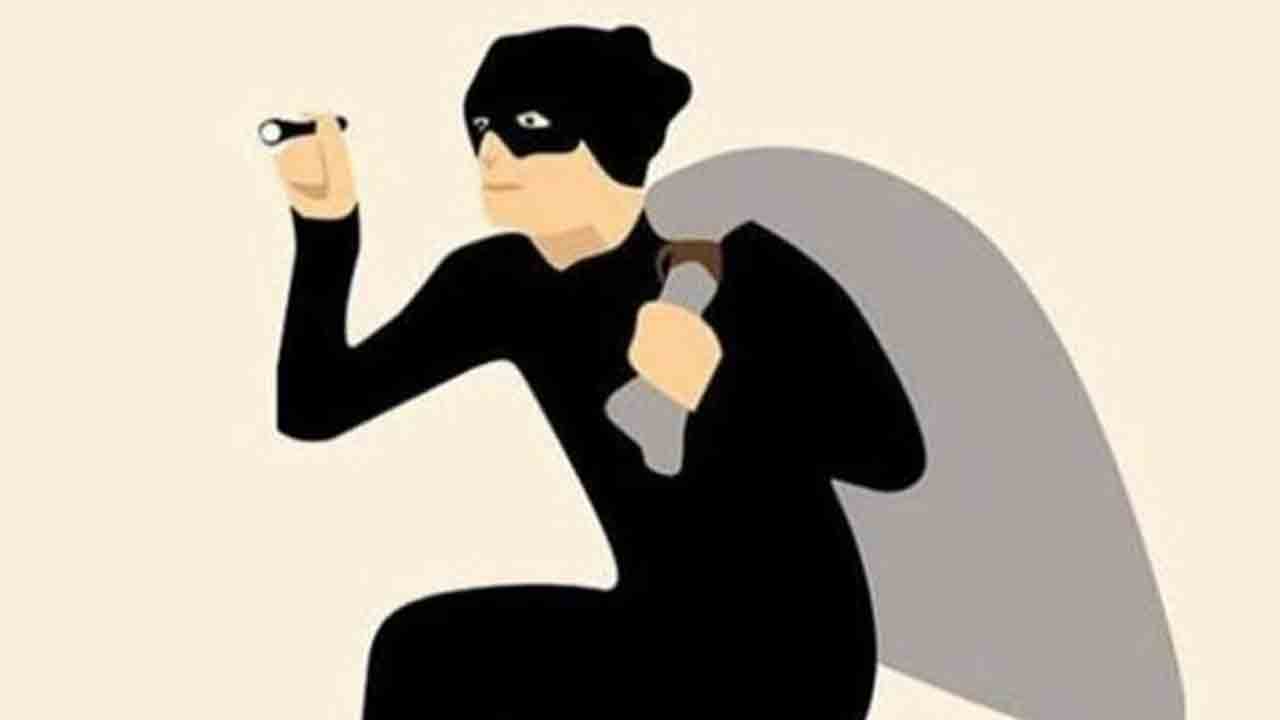 బూర్గంపాడు మండలంలో దొంగల హల్‌చల్‌.. మూడు షాపులు లూటీ