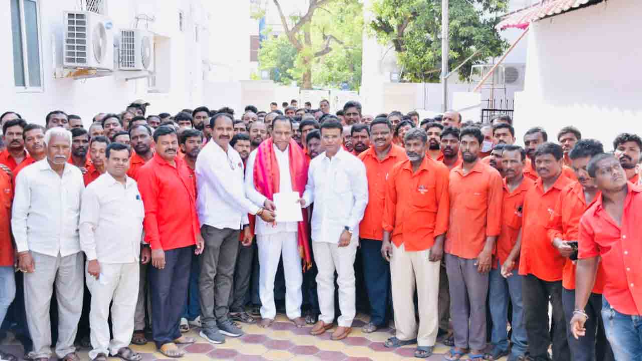 హమాలీ భవన నిర్మాణానికి కృషి చేస్తా : మంత్రి మల్లారెడ్డి