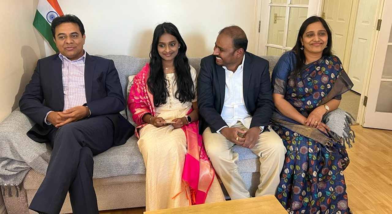 టీఆర్ఎస్ ఎన్ఆర్ఐ యూకే అధ్యక్షుడు అనిల్ కూర్మాచ‌లానికి మంత్రి కేటీఆర్ అభినంద‌న‌