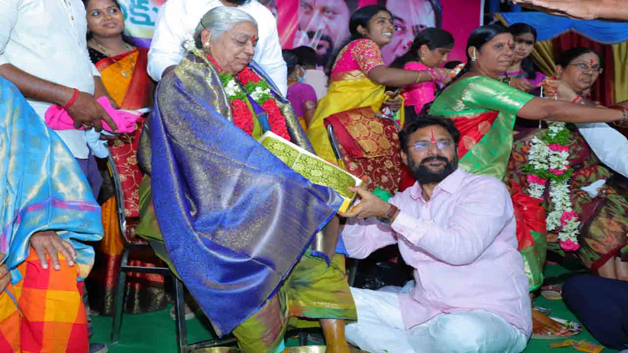 ఎమ్మెల్యే కోరుకంటి ఆధ్వర్యంలో మాతృమూర్తుల పాదపూజ మహోత్సవం