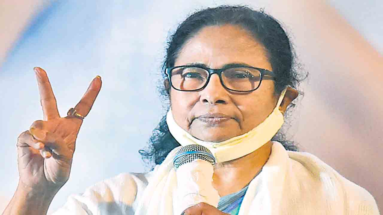 దేశంలో తుగ్లక్‌ పాలన: మమత