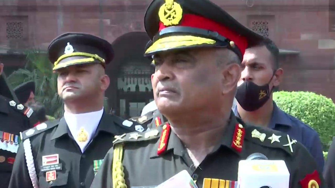 ప్ర‌స్తుత స‌వాళ్ల‌ను ఎదుర్కోవ‌డ‌మే నా ప్ర‌థ‌మ ల‌క్ష్యం : ఆర్మీ చీఫ్ పాండే