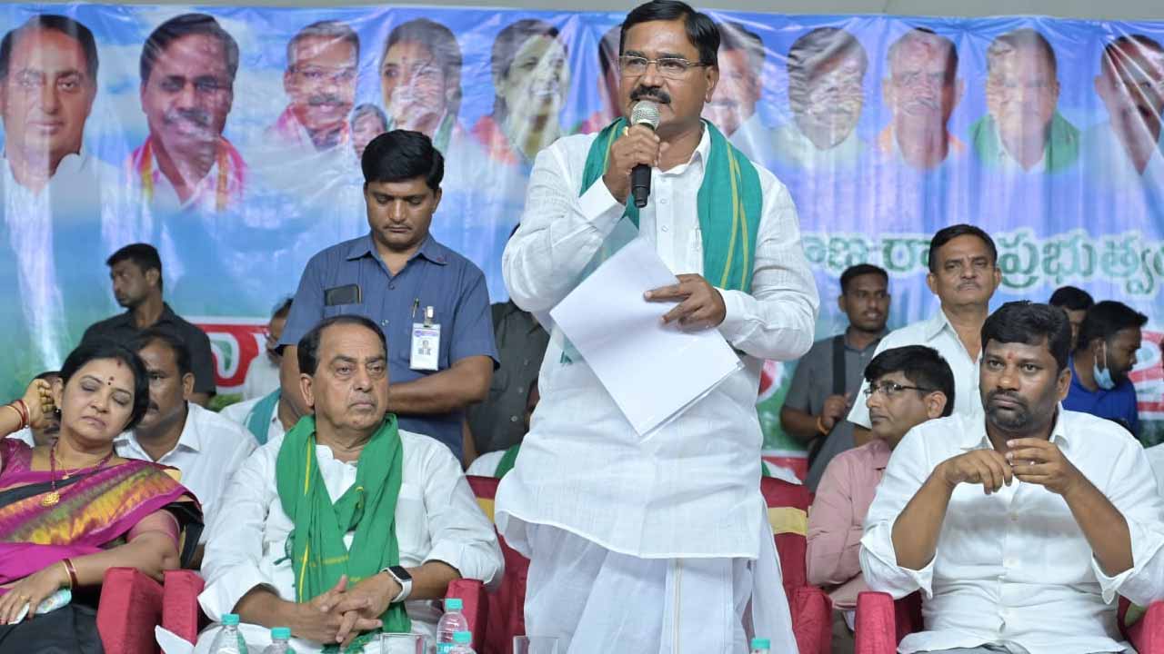 అవ‌స‌రాల‌కు మించి వ‌రి వేయొద్దు..డిమాండ్ ఉన్న పంటలే వేయాలి:  మంత్రి నిరంజ‌న్‌రెడ్డి