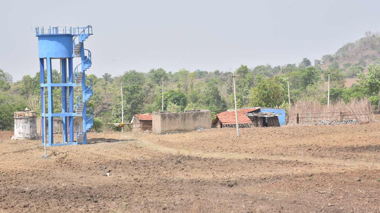 ఒక్క ఆదివాసీ కుటుంబానికి నీళ్లు..ఖర్చు రూ.12 లక్షలు