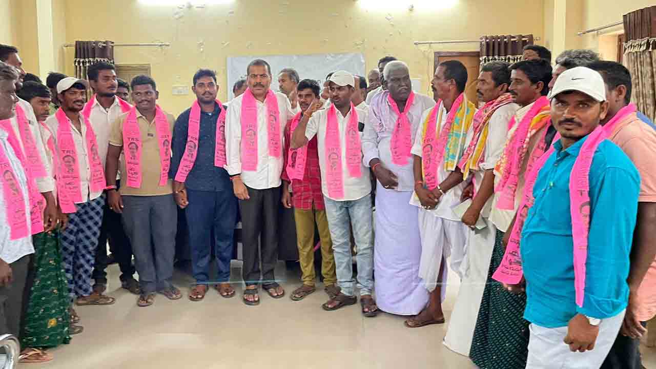 ఎమ్మెల్యే హర్షవర్ధన్ రెడ్డి సమక్షంలో టీఆర్ఎస్‌లో చేరికలు