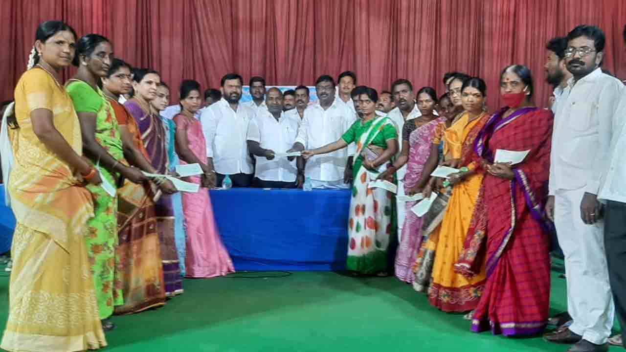 పేదింటి ఆడబిడ్డలకు కొండంత అండ సీఎం కేసీఆర్ : ఎమ్మెల్యే చిరుమర్తి