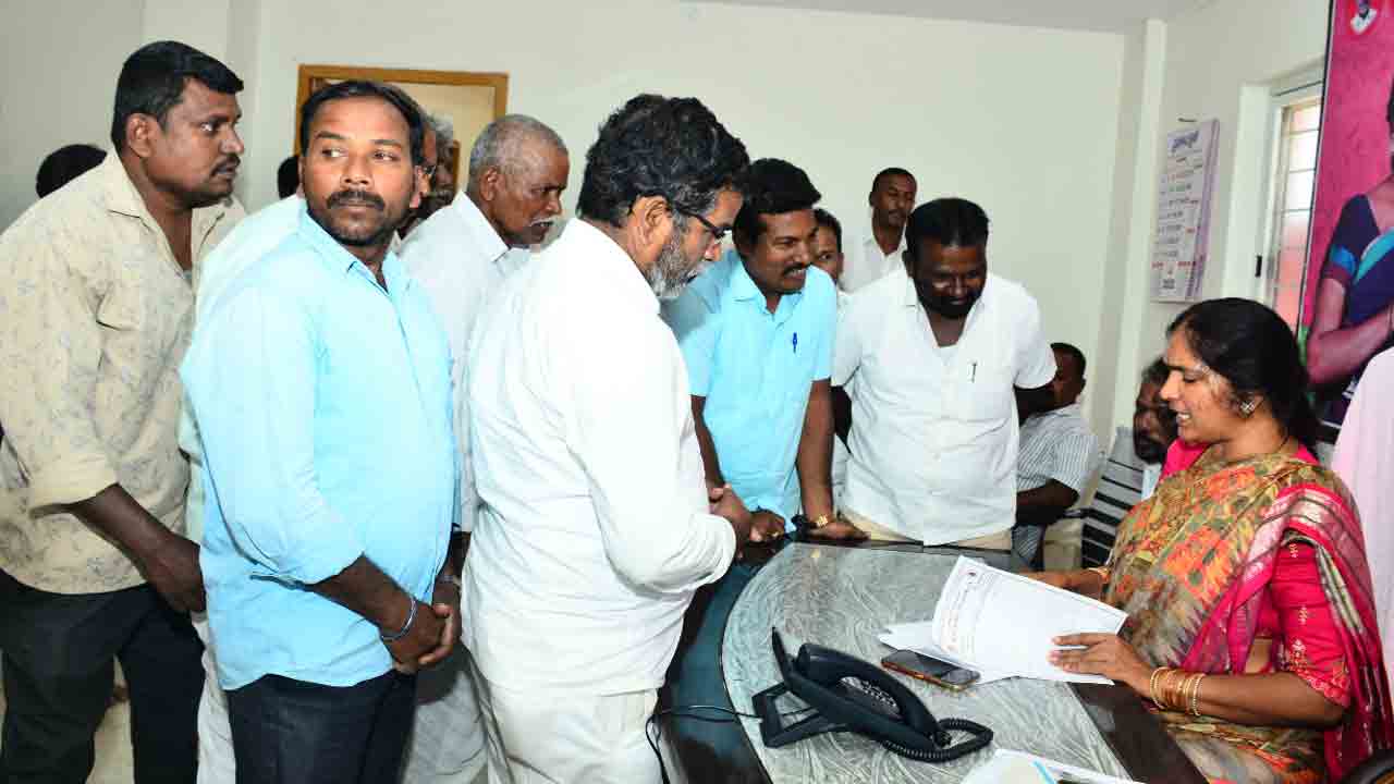 సమస్యల పరిష్కారానికే ‘మీ కోసం నేనున్నా’ : ఎమ్మెల్యే పద్మాదేవేందర్‌రెడ్డి