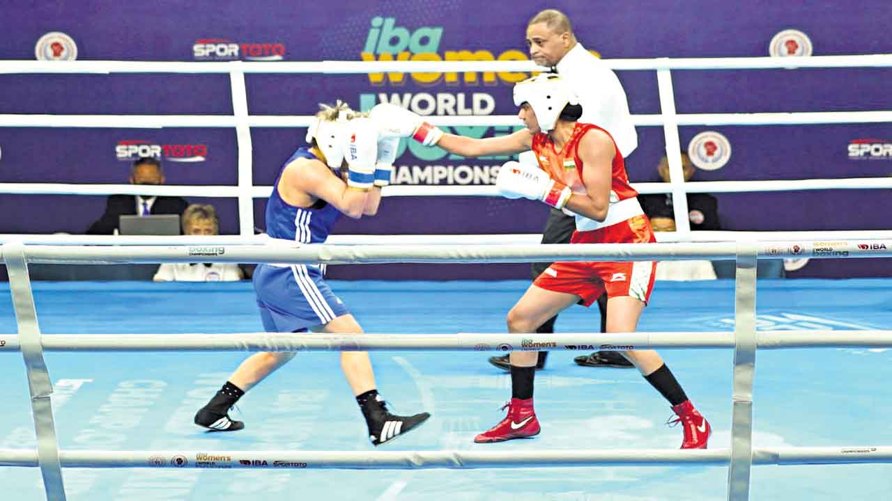 నీతు ముందంజ