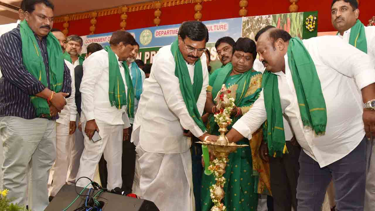 దేశానికి అవసరమైన పంటలు తెలంగాణ రైతులు పండించాలి : మంత్రి నిరంజన్‌ రెడ్డి