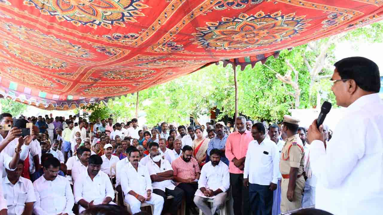 వచ్చే విద్యా సంవత్సరం నుంచే ఇంగ్లిష్ మీడియం అమలు : మంత్రి నిరంజన్‌ రెడ్డి