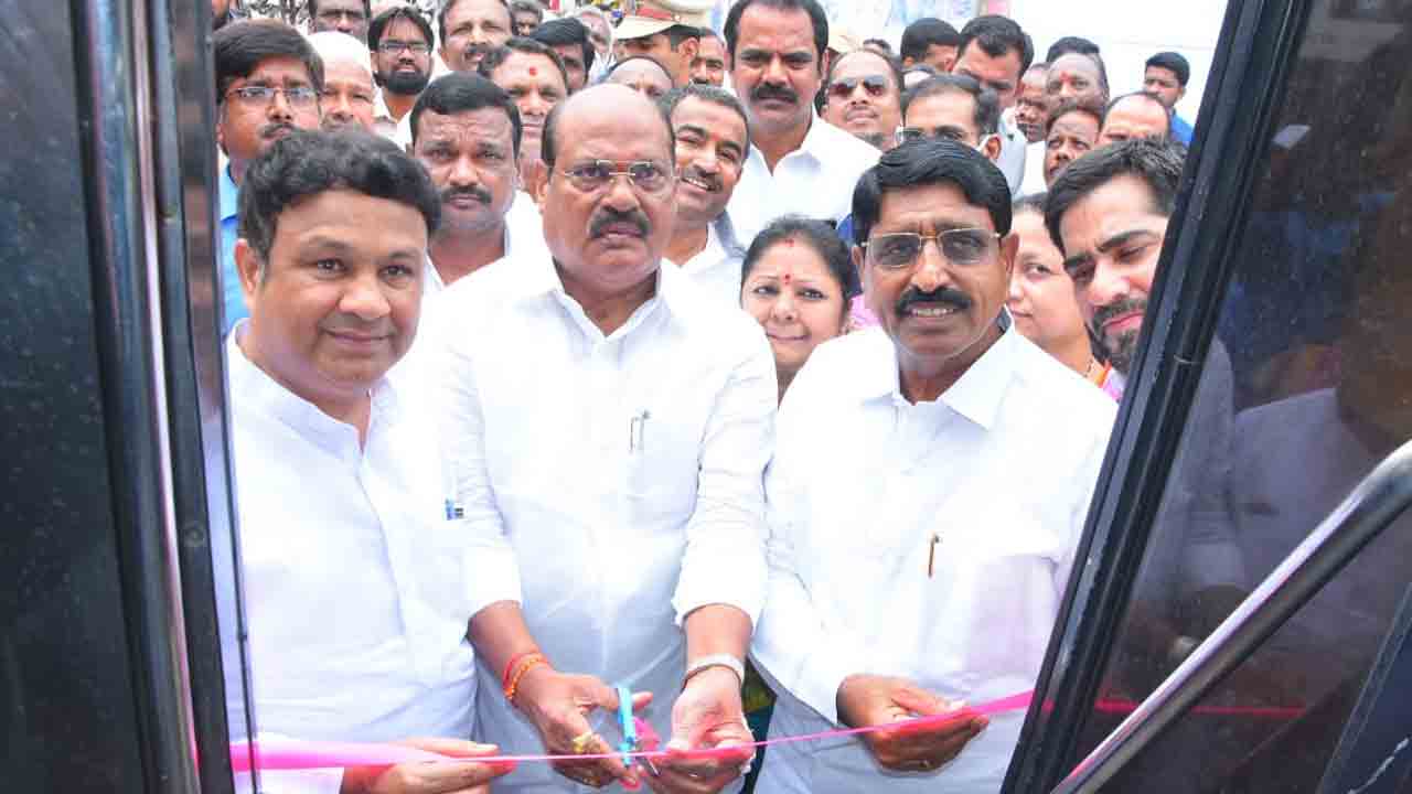 నిజామాబాద్‌లో సిటీ బస్సు సేవలను ప్రారంభించిన ఆర్టీసీ చైర్మన్‌ బాజిరెడ్డి