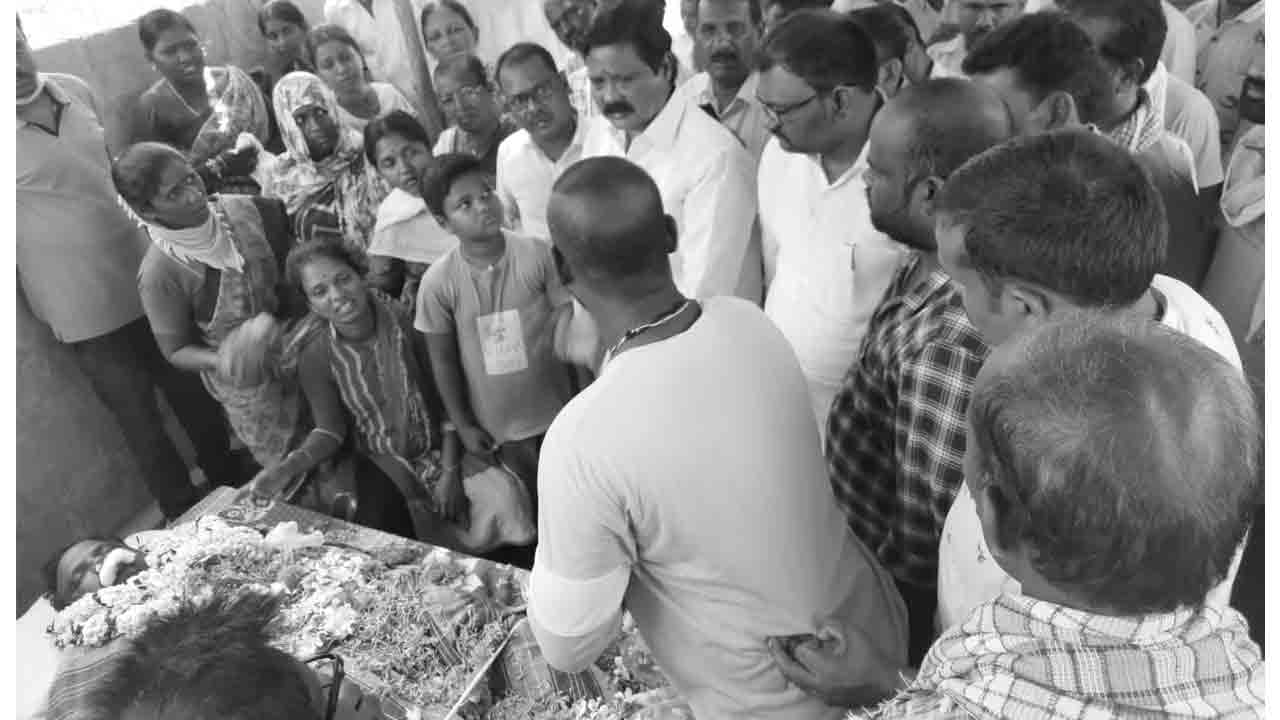 గాయకుడు చింత రాయమల్లు మృతి బాధాకరం : మాజీ ఎమ్మెల్యే ఓదెలు