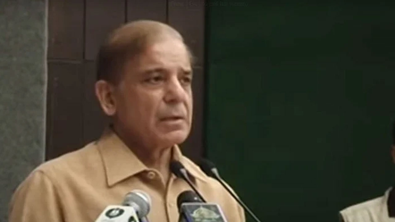 ఆర్థిక ఇబ్బందుల్లోంచి బ‌య‌ట‌ప‌డే మార్గాలు చెప్పండి.. వ్యాపార‌వేత్త‌ల‌తో పాక్ ప్ర‌ధాని