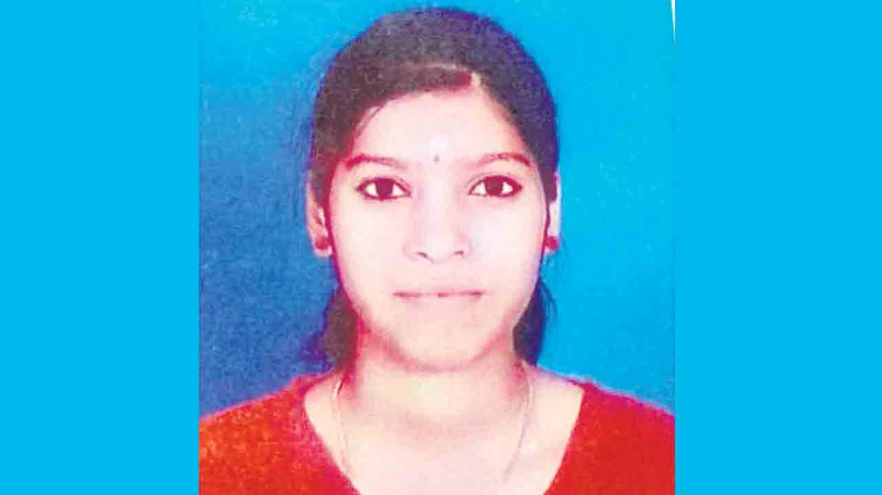 లారీ అతివేగం.. విద్యార్థిని మింగేసింది