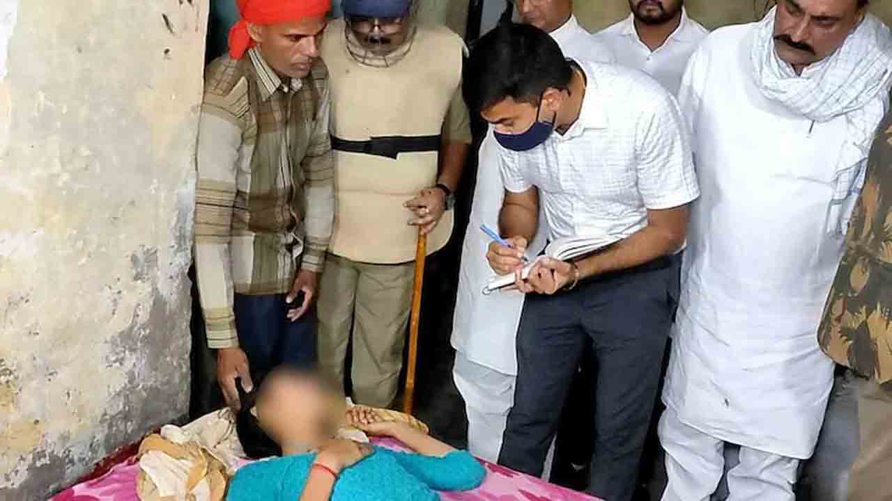 యువతిని కొట్టి చంపిన యూపీ పోలీసులు!