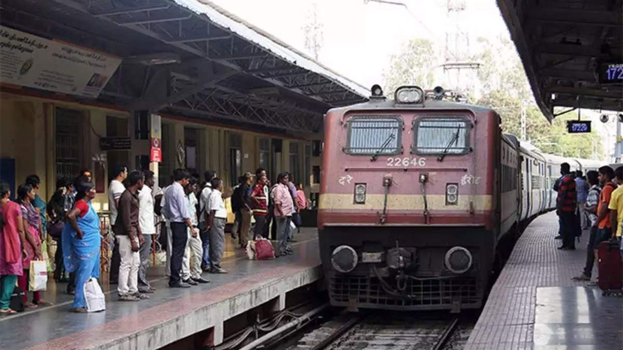 ఏపీలోని రేప‌ల్లె రైల్వే స్టేష‌న్‌లో మ‌హిళ‌పై సామూహిక అత్యాచారం