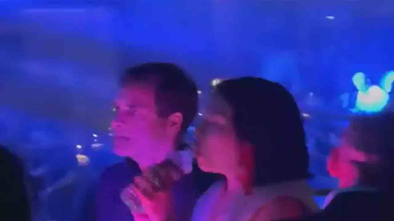 మోదీ త‌ర‌హాలో రాహుల్ గాంధీ పిల‌వ‌ని అతిథిలా పాకిస్తాన్‌కు వెళ్ల‌లేదు : నైట్ క్ల‌బ్ వీడియోపై కాంగ్రెస్‌