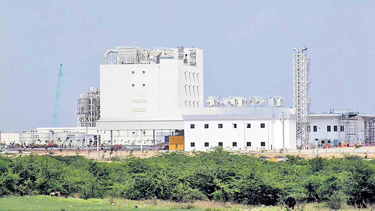 కొలువుదీరుతున్న భారీ పర్రిశమలు