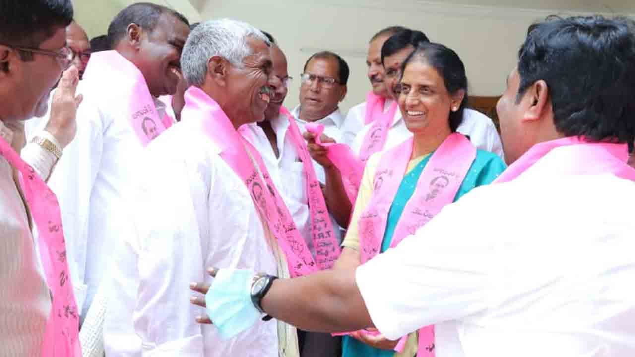 మంత్రి సబితా ఇంద్రారెడ్డి సమక్షంలో టీఆర్‌ఎస్‌లో చేరికలు