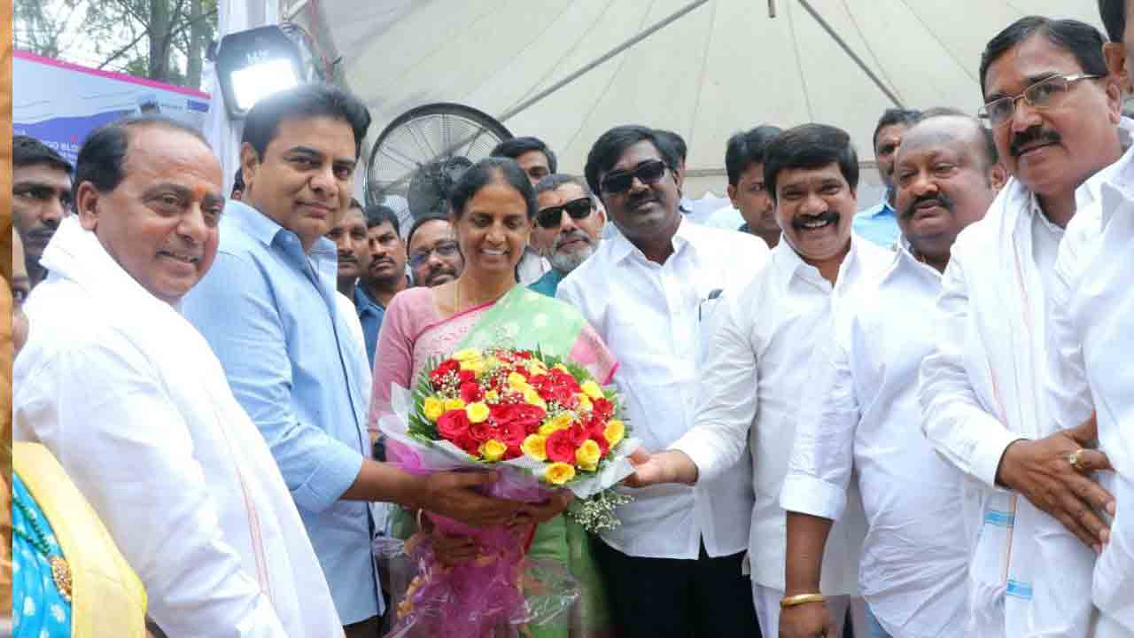 ములుగు ఉద్యానవన వర్సిటీలో మొక్కలు నాటిన మంత్రి సబిత