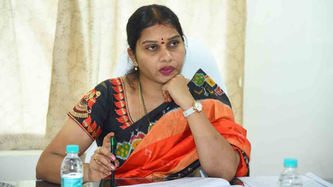 జిల్లా అభివృద్ధికి సమిష్టిగా కృషి చేయాలి : జెడ్పీ చైర్‌ పర్సన్‌ సరిత