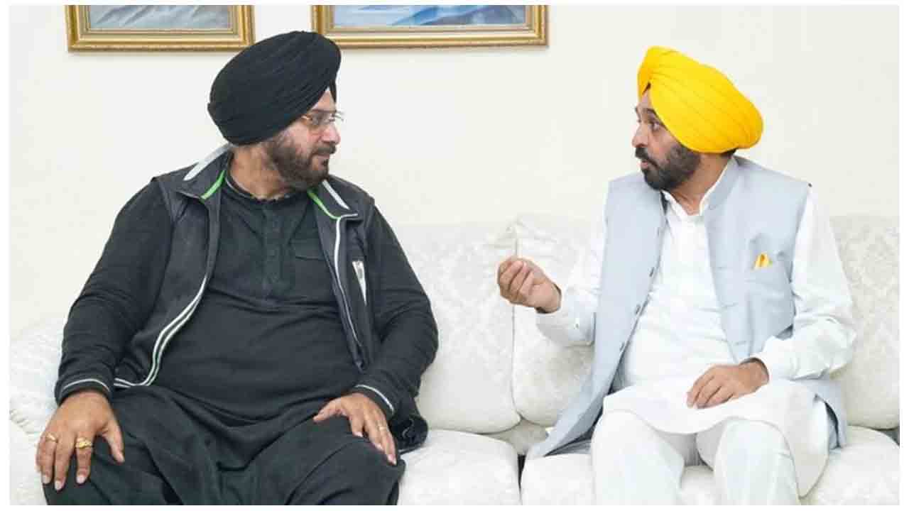 గ్రేట్‌ క‌మెడియ‌న్లు క‌లిశారు : పంజాబ్ సీఎం భ‌గ‌వంత్ మాన్‌తో సిద్ధూ భేటీ