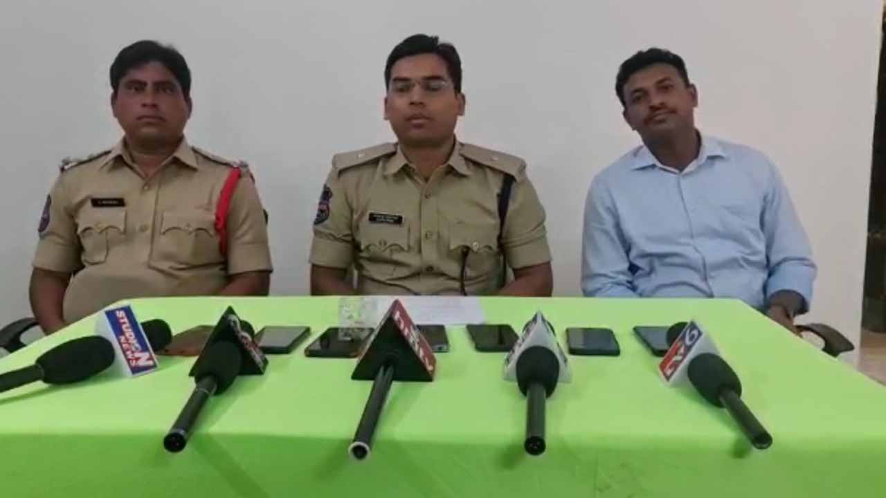 ఆన్‌లైన్‌ క్రికెట్ బెట్టింగ్ ముఠా అరెస్ట్‌