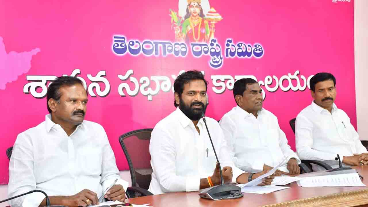 ఎంపీ అర్వింద్‌ను ప్రజలే చెప్పుతో కొడుతారు : ఎమ్మెల్యే వెంకటేశ్వర్‌ రెడ్డి