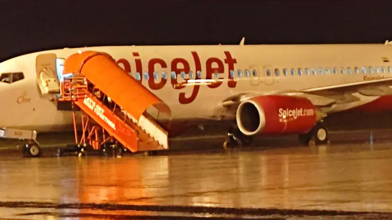 గాల్లో భారీ కుదుపుల‌కు గురైన స్పైస్‌జెట్ విమానం.. 40 మందికి గాయాలు